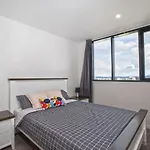 Airtrip Apartments On Merivale Street