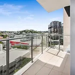 Slick Valley Pad With Balcony And Rooftop Pool