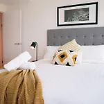 Lvl30 Garden/River Views Balcony By Stylish Stays
