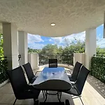 Luxe 2 Bedroom Apt W/ Car Park
