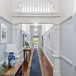 The Deck! 2 Bed/1 Bath/1 Car ~ New Farm