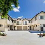 Room To Rent At The Glasshouse Mountains - Wifi