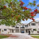 Room To Rent At The Glasshouse Mountains - Wifi