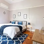99 Kirkland Bed & Breakfast
