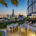 City High-Rise 1-Bed With Pool, Gym And Parking