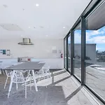 Top Of Spring Hill - Balcony Bliss And Poolside Escape
