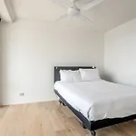 Stylish Central City Retreat With Pool Parking