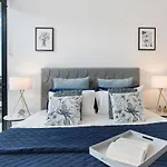 Chic 1Brm Apartment With Pool Gym