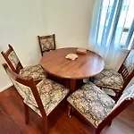 A Comfortable House Close To Westfield