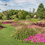 Saphire Resort