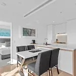 Valley Pad With Stunning Mountain Views, Pool & Gym