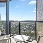Valley Pad With Stunning Mountain Views, Pool & Gym