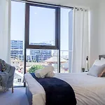 Chic Living In South Brisbane + Rooftop Pool