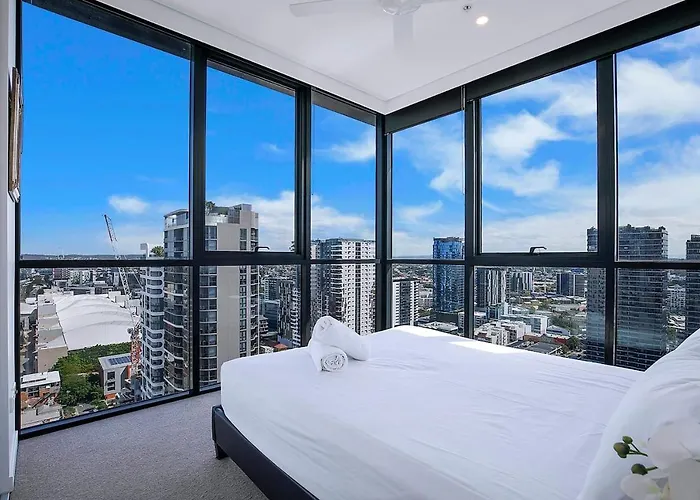Soaring Skyline On Southside At Resort-Style Stay