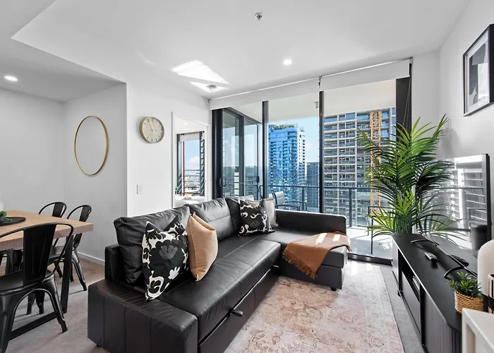 Stunning Mountain Views & Brisbane\'S Best Location