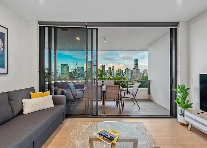 Million Dollar Views With King Bed, Pool, Gym, Wifi