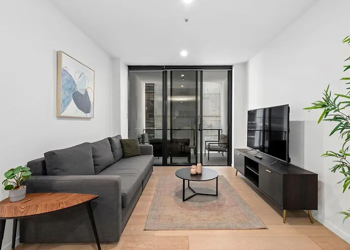 Stylish Apt With King Bed, Gym, Pool