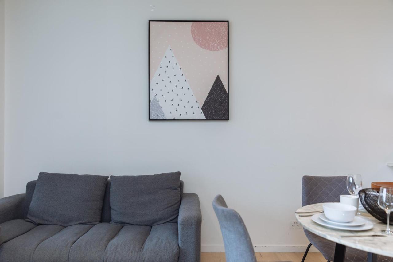 Apartment Airtrip On Merivale Street