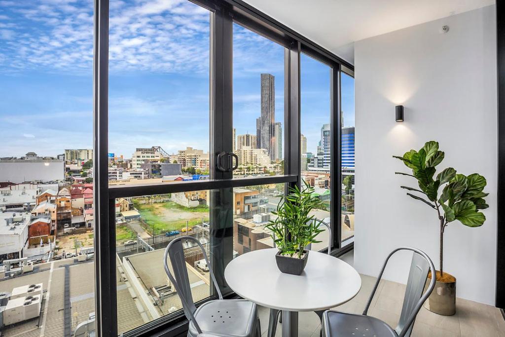 Kozyguru Fortitude Valley 2 Bed Designer + Free Parking Qfv179-803 Apartment
