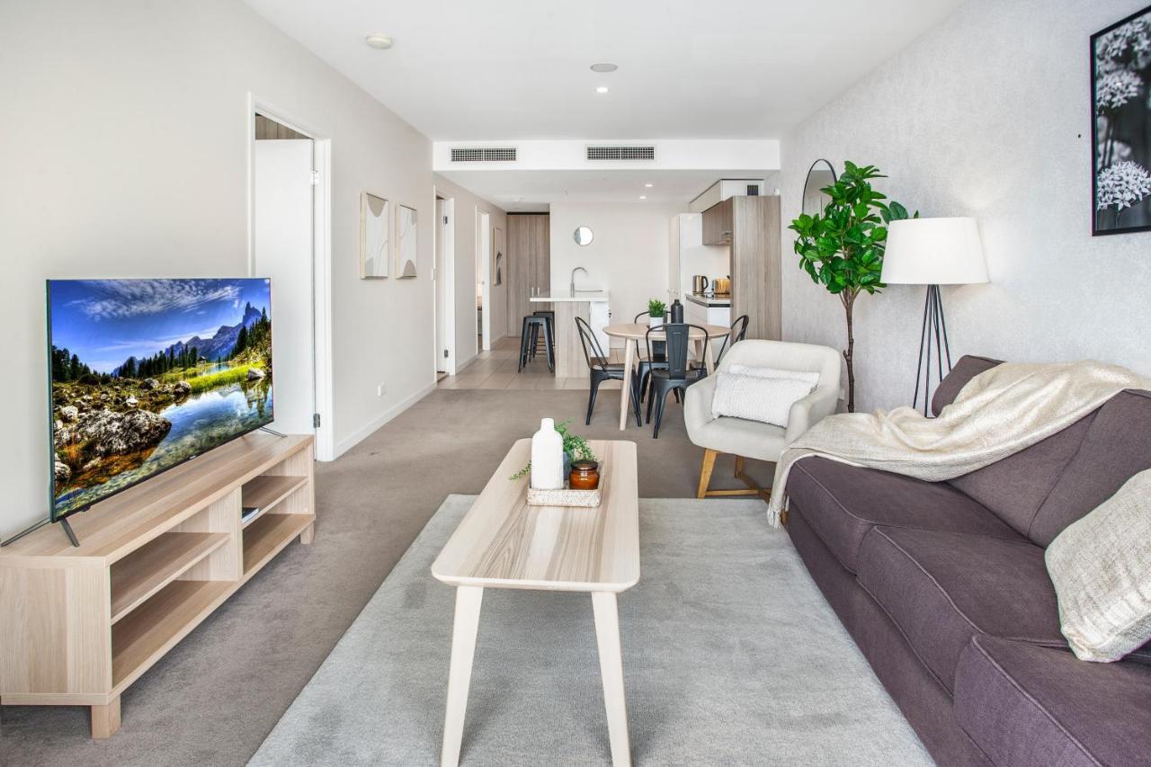 Apartment Slick Valley Pad With Balcony And Rooftop Pool Brisbane