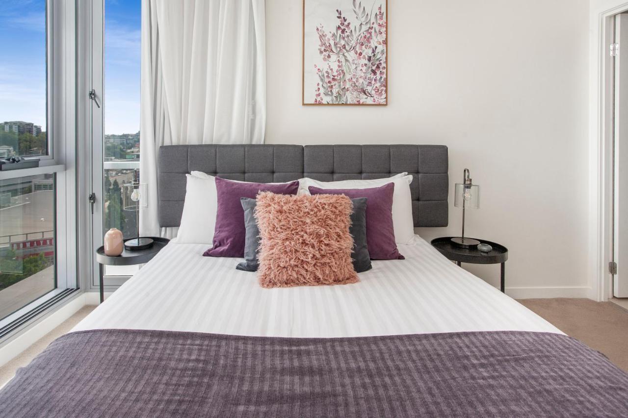 Slick Valley Pad With Balcony And Rooftop Pool * Brisbane