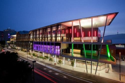 Kozyguru / Cbd / 2b / Swimming Pool / Gym / Skytower Qbn222-1804 Brisbane