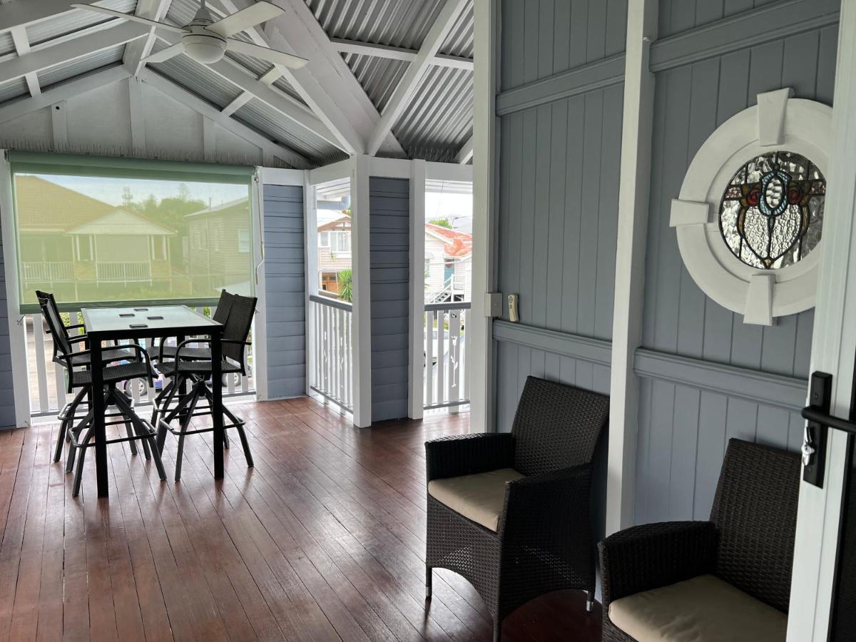 Old Queensland Charm Entire Upper Level *