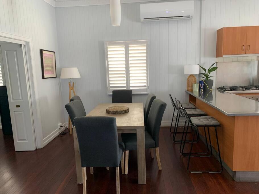 Charming 1920's 4br Freestanding Plantation Qldr.