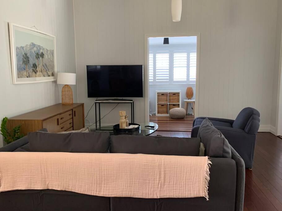 Charming 1920's 4br Freestanding Plantation Qldr. *