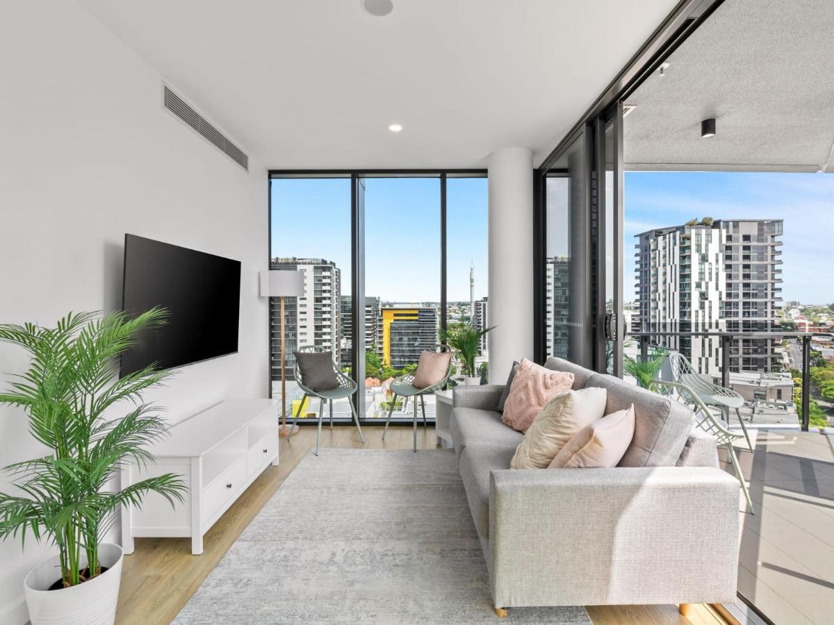 Great Views Pool High Level Boutique With Carpark *
