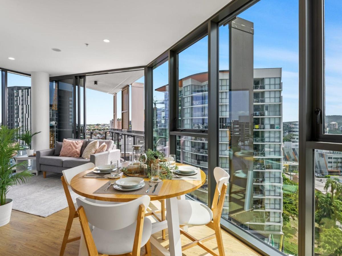 Apartment Great Views Pool High Level Boutique With Carpark *