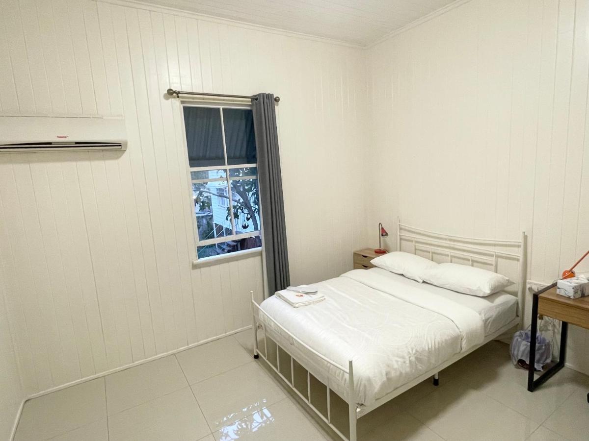 Homestay 197 Shafston Ave Kangaroo Point Qld 4169 *
