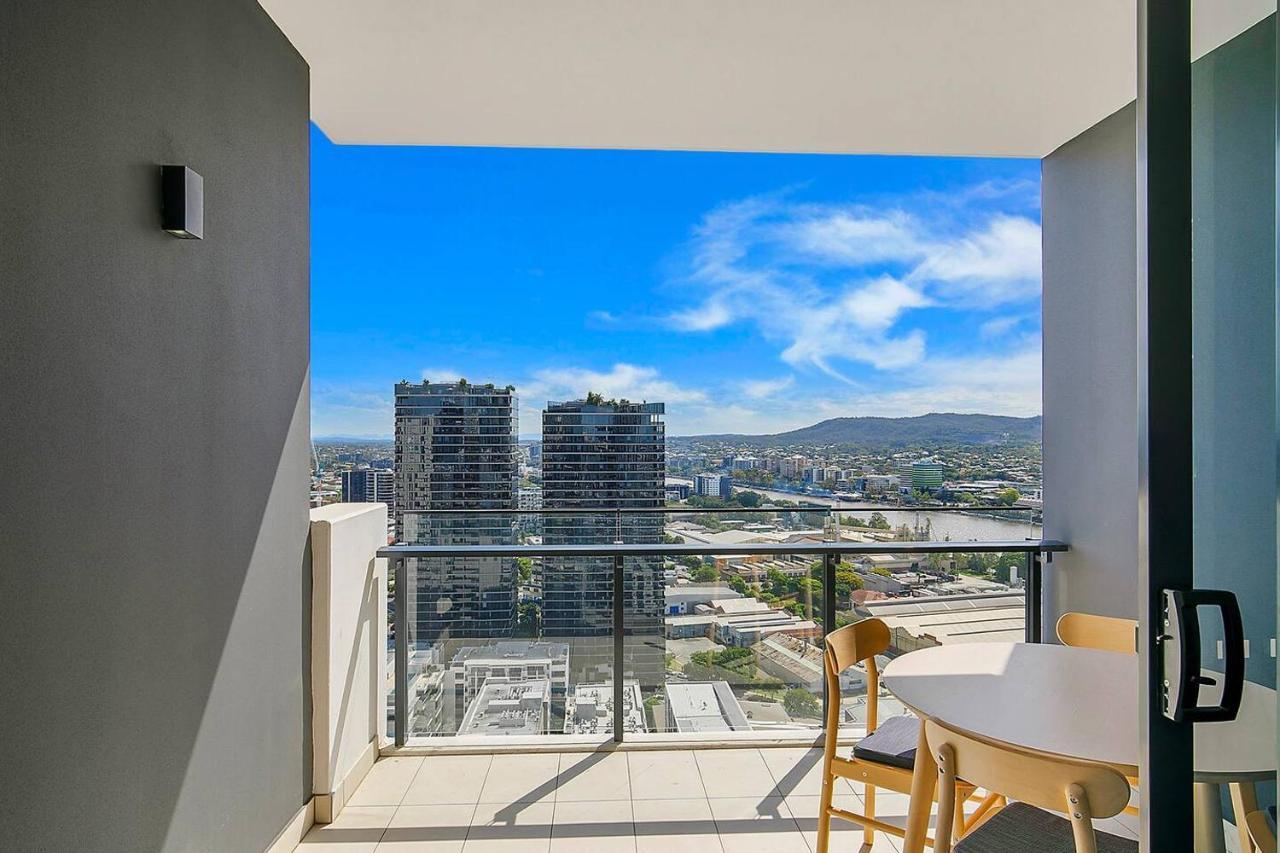 Apartment Soaring Skyline On Southside At Resort-style
