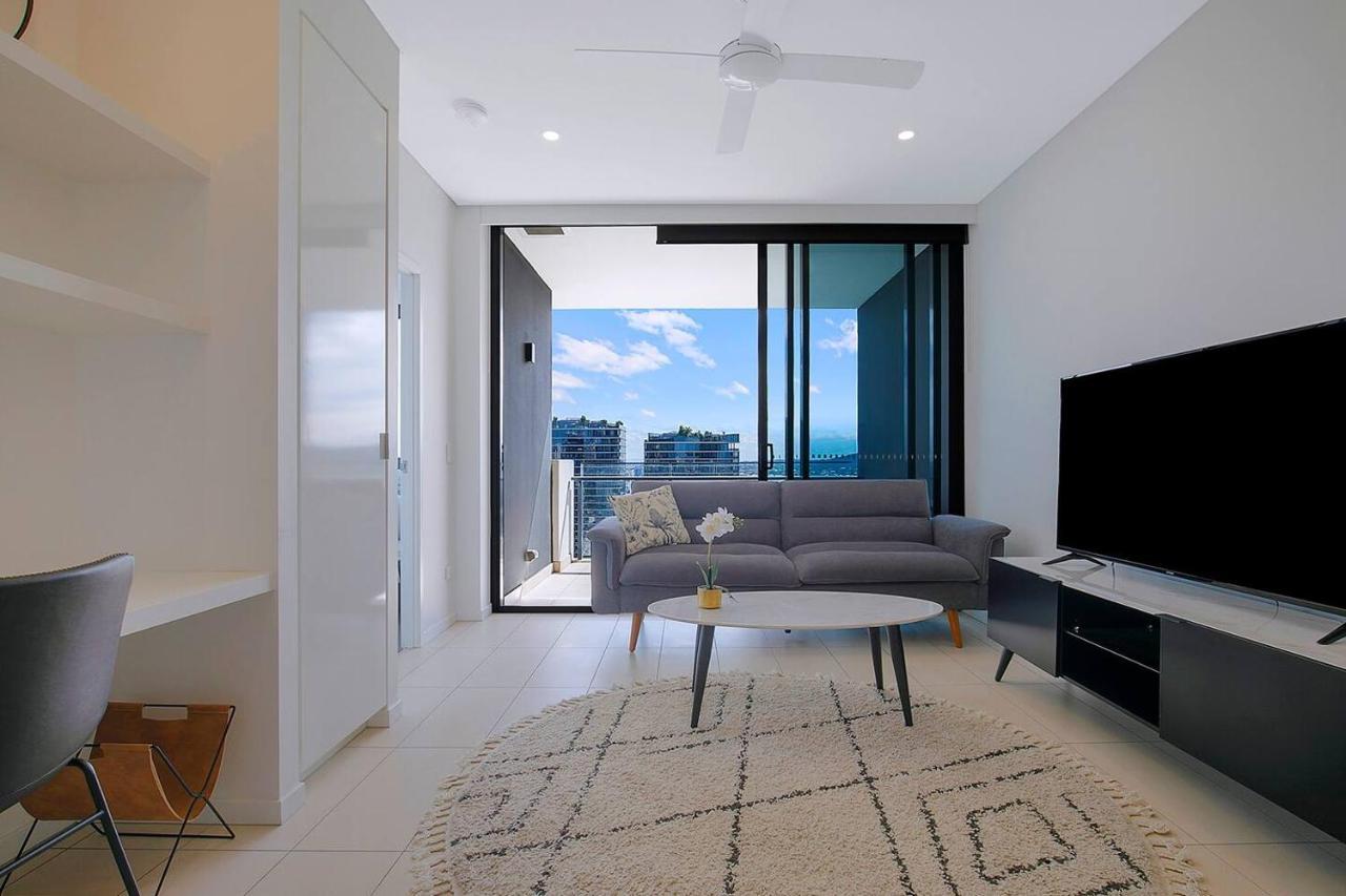 Apartment Soaring Skyline On Southside At Resort-style