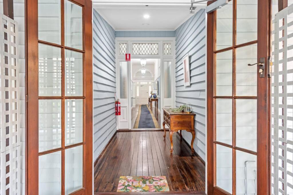 Apartment The Deck! 2 Bed/1 Bath/1 Car ~ New Farm Brisbane