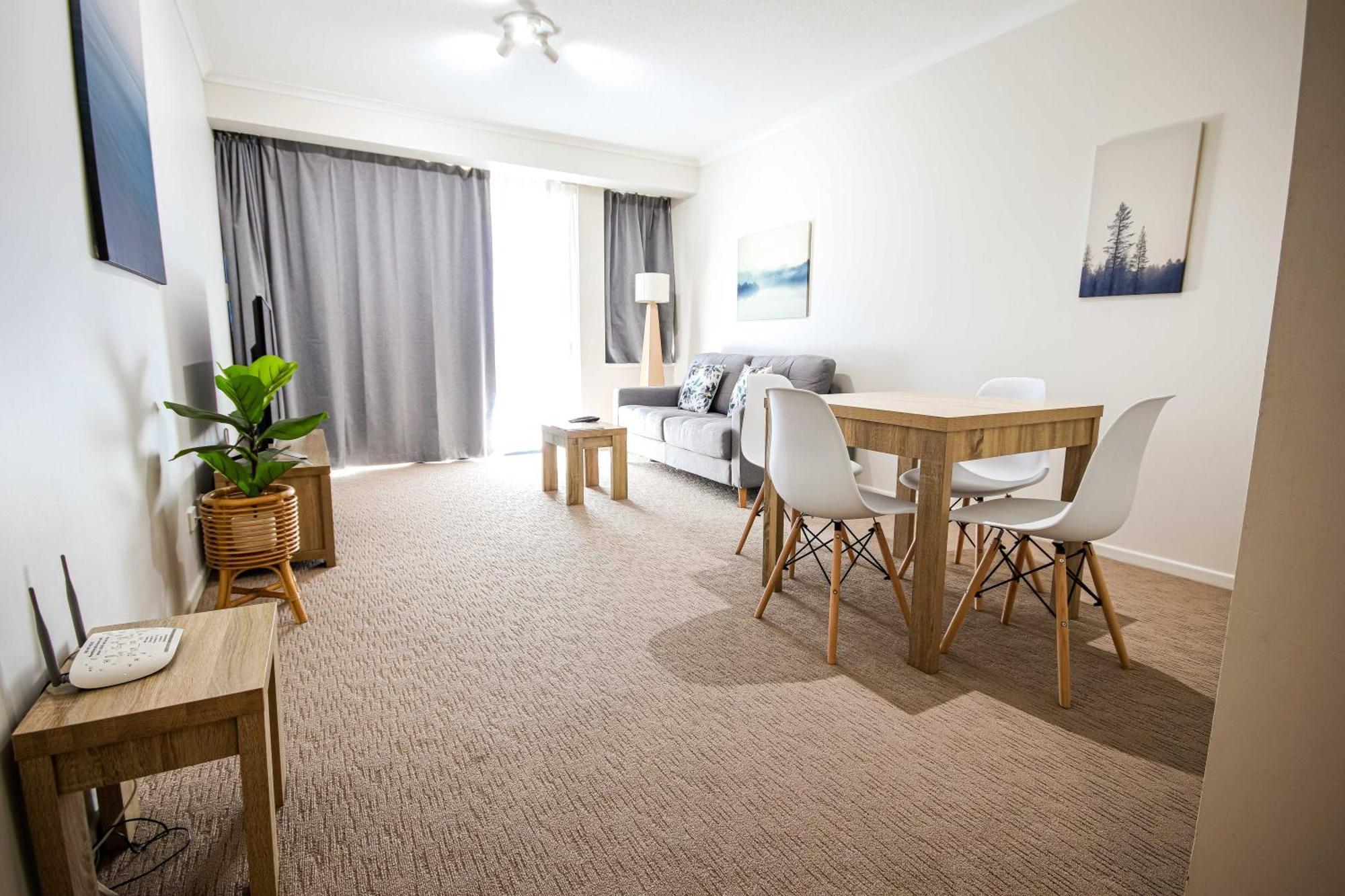 Dockside Aparthotel 4*