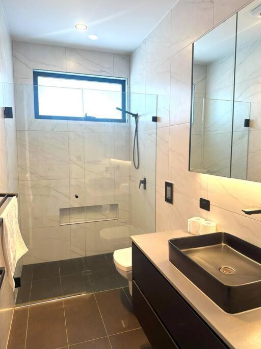 Luxurious New With Pool & Bathtub Holiday home *