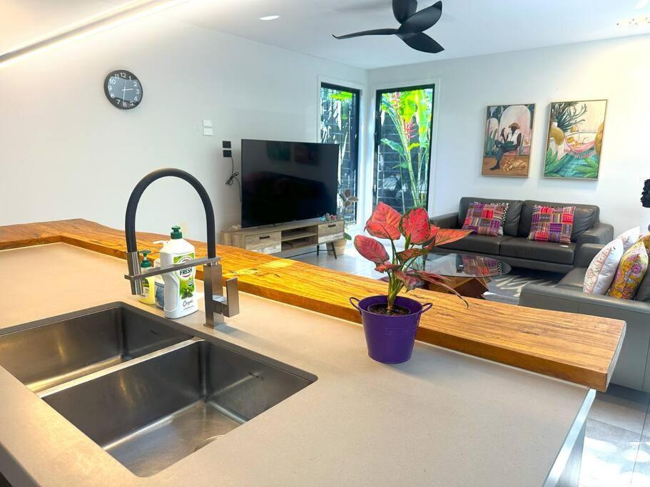 Luxurious New With Pool & Bathtub Holiday home Brisbane