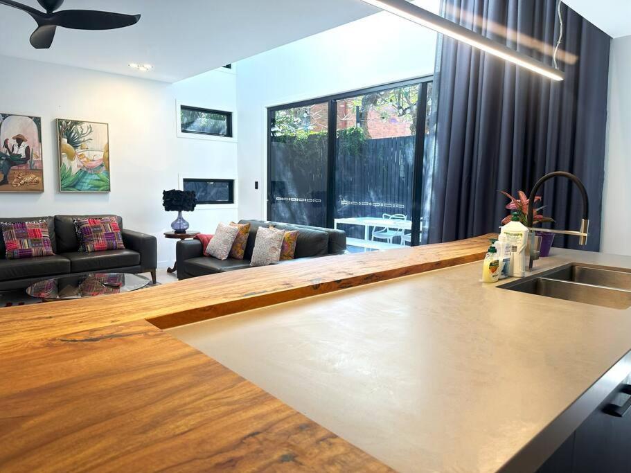 Holiday home Luxurious New With Pool & Bathtub