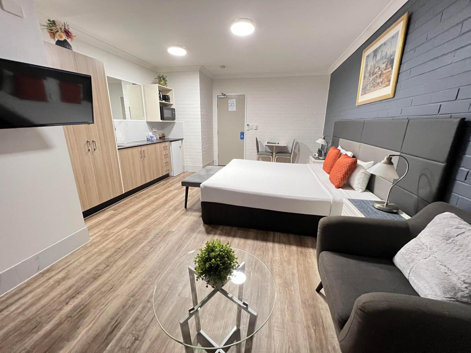 Benson Court Motel 3*