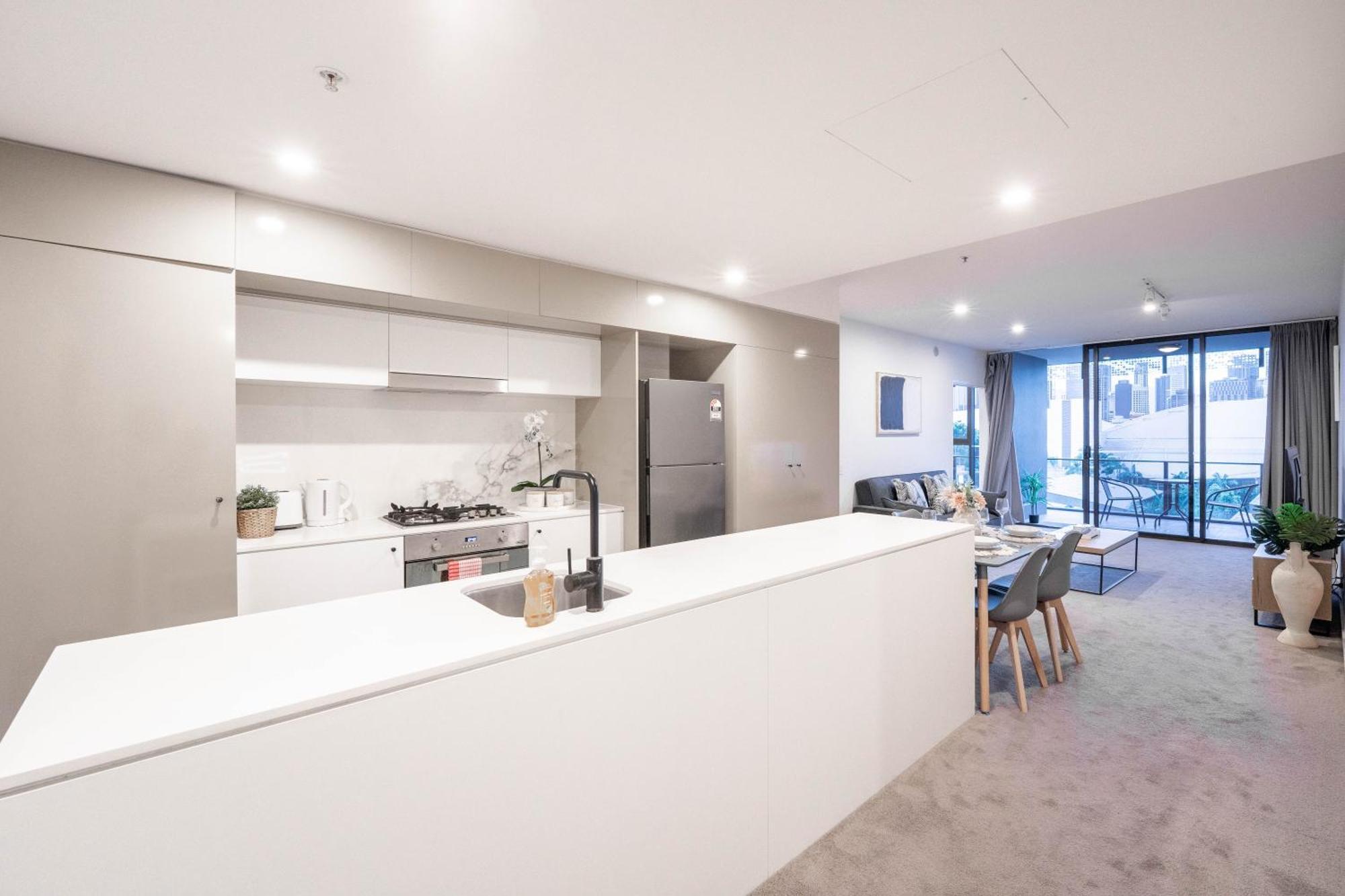 Apartment Urban Elegance 2b2b W Parking, Pool South - 608 *