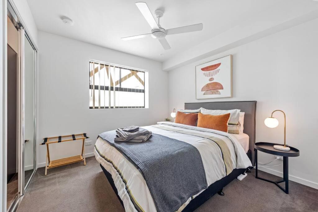 Apartment Stylish & Superb! 2bed/2bath/1car~ Walk To Cbd