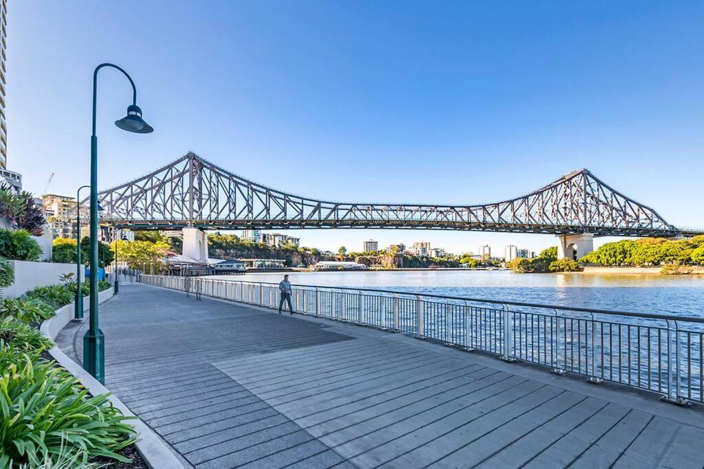 Stylish & Superb! 2bed/2bath/1car~ Walk To Cbd Apartment