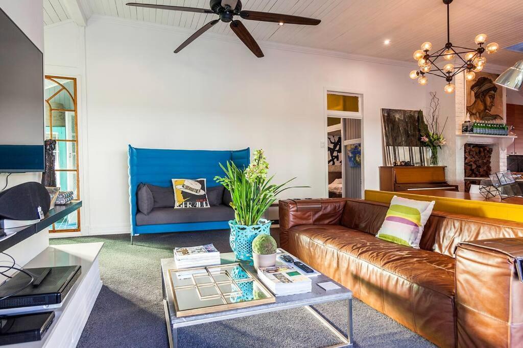 Stunning Tropical Oasis Free Parking Brisbane