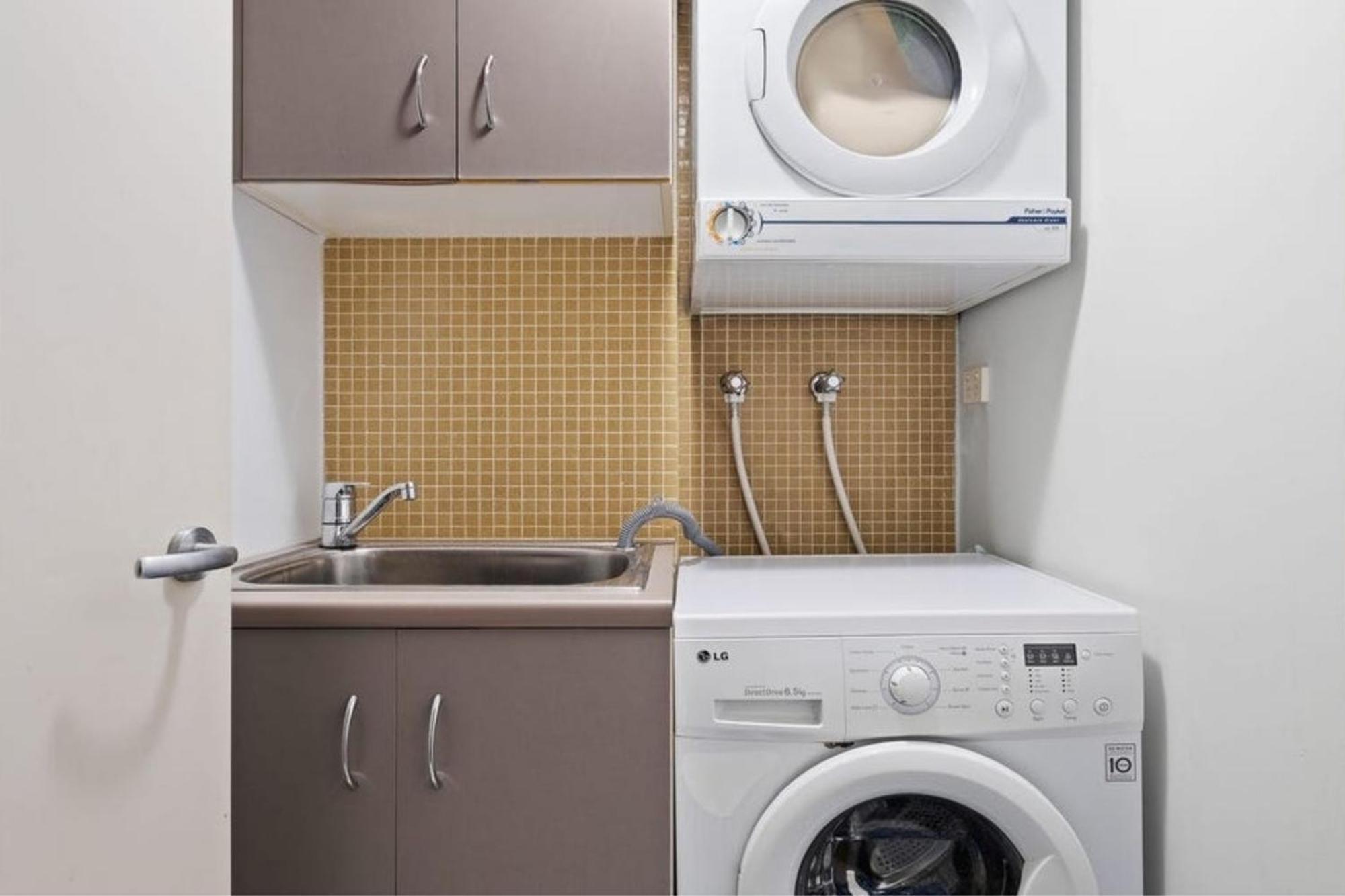 Metropolis Apartment