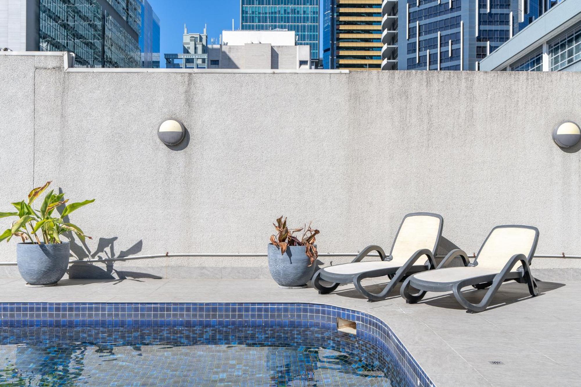 Quirky Cbd With Pool Sauna And Balcony Apartment *