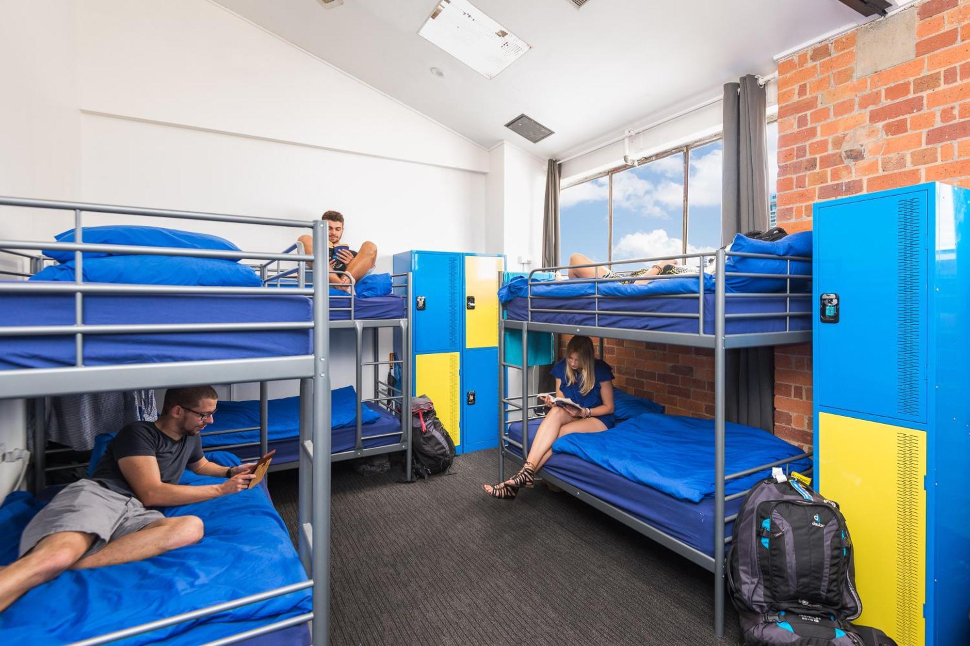 Summer House Hostel *