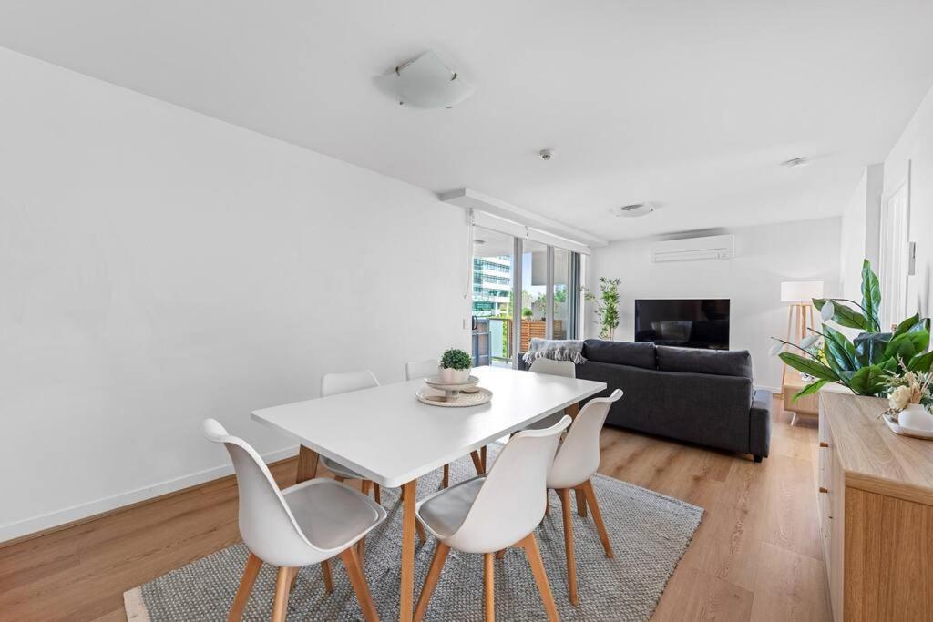 Apartment Inner Action 3bed 2bath 1car 3balconies