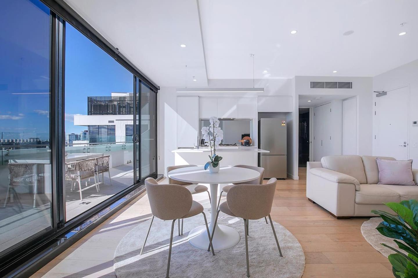 Apartment Of Spring Hill - Balcony Bliss And Poolside Escape
