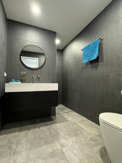 Sharehouse 2bedroom-retreat At Bardon Holiday home Brisbane